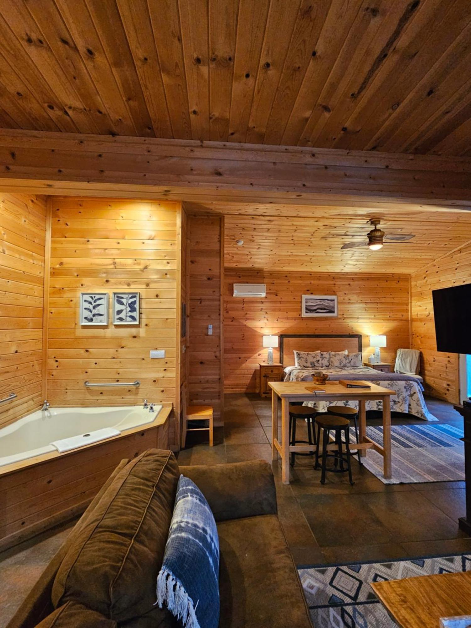 5 Min To Beaver Lake-King Bed-Fire Pit-Jetted Tub #3 유레카 스프링스 외부 사진