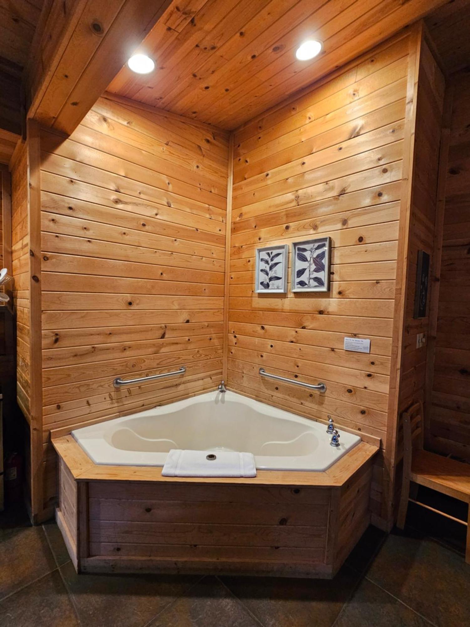 5 Min To Beaver Lake-King Bed-Fire Pit-Jetted Tub #3 유레카 스프링스 외부 사진