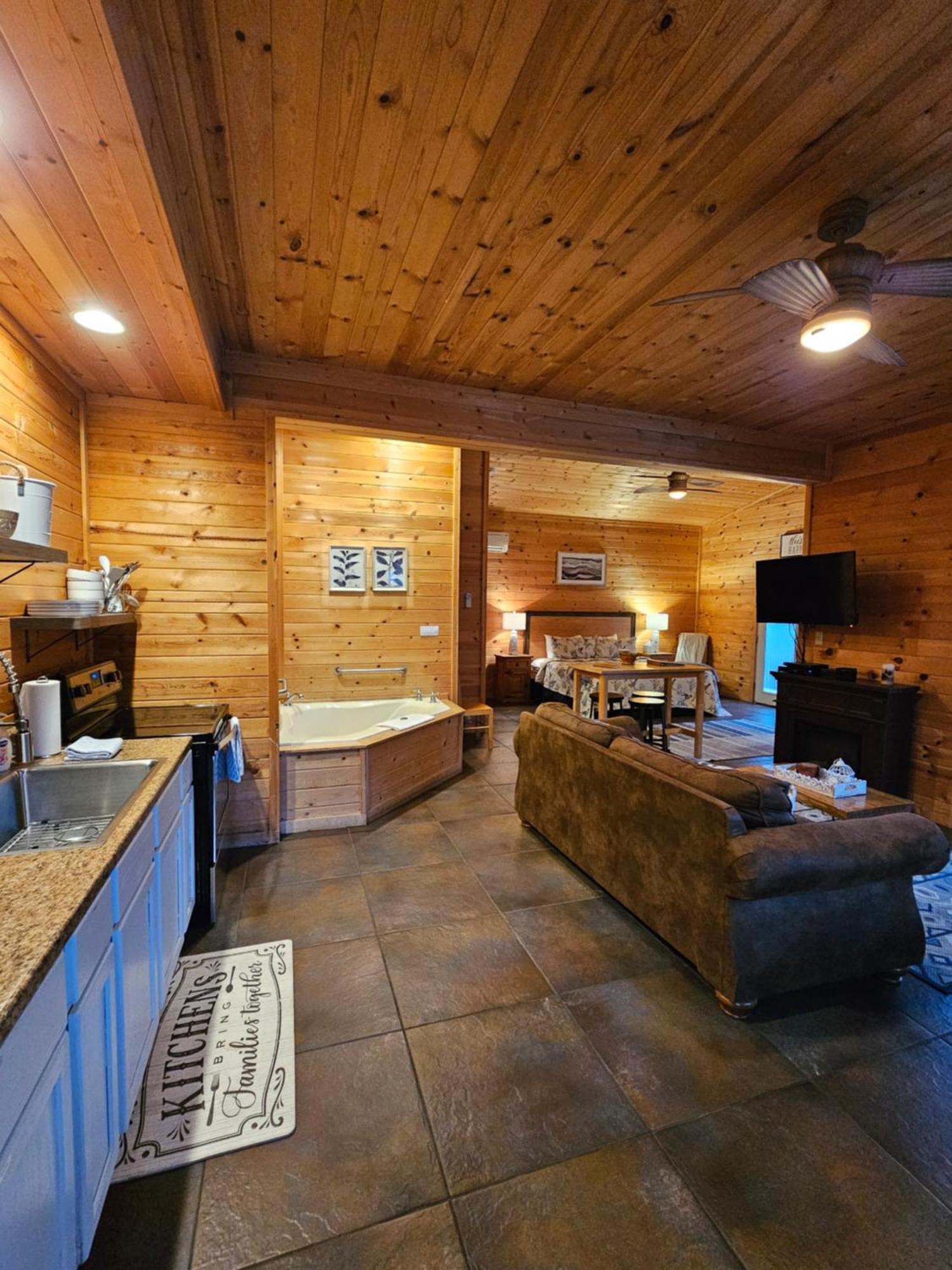 5 Min To Beaver Lake-King Bed-Fire Pit-Jetted Tub #3 유레카 스프링스 외부 사진